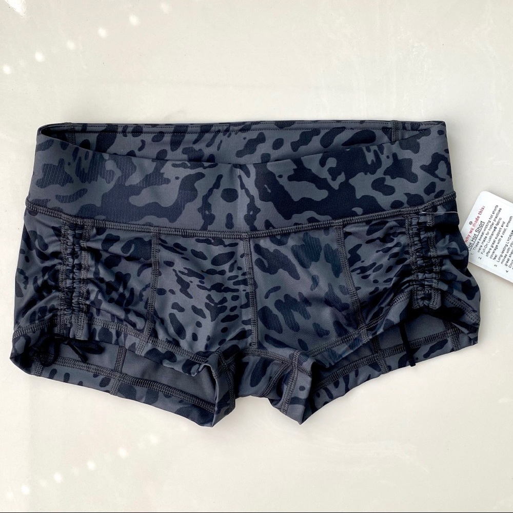 Lululemon Hotty Hot Shorts size 6 NWT